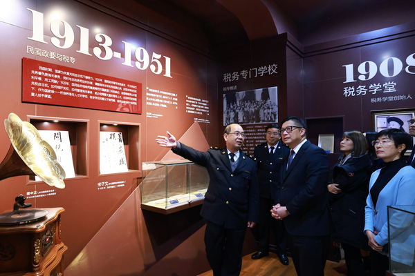 鄧炳強訪上海海關學院