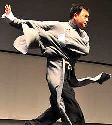 Mainland actor performs in Flee by Night