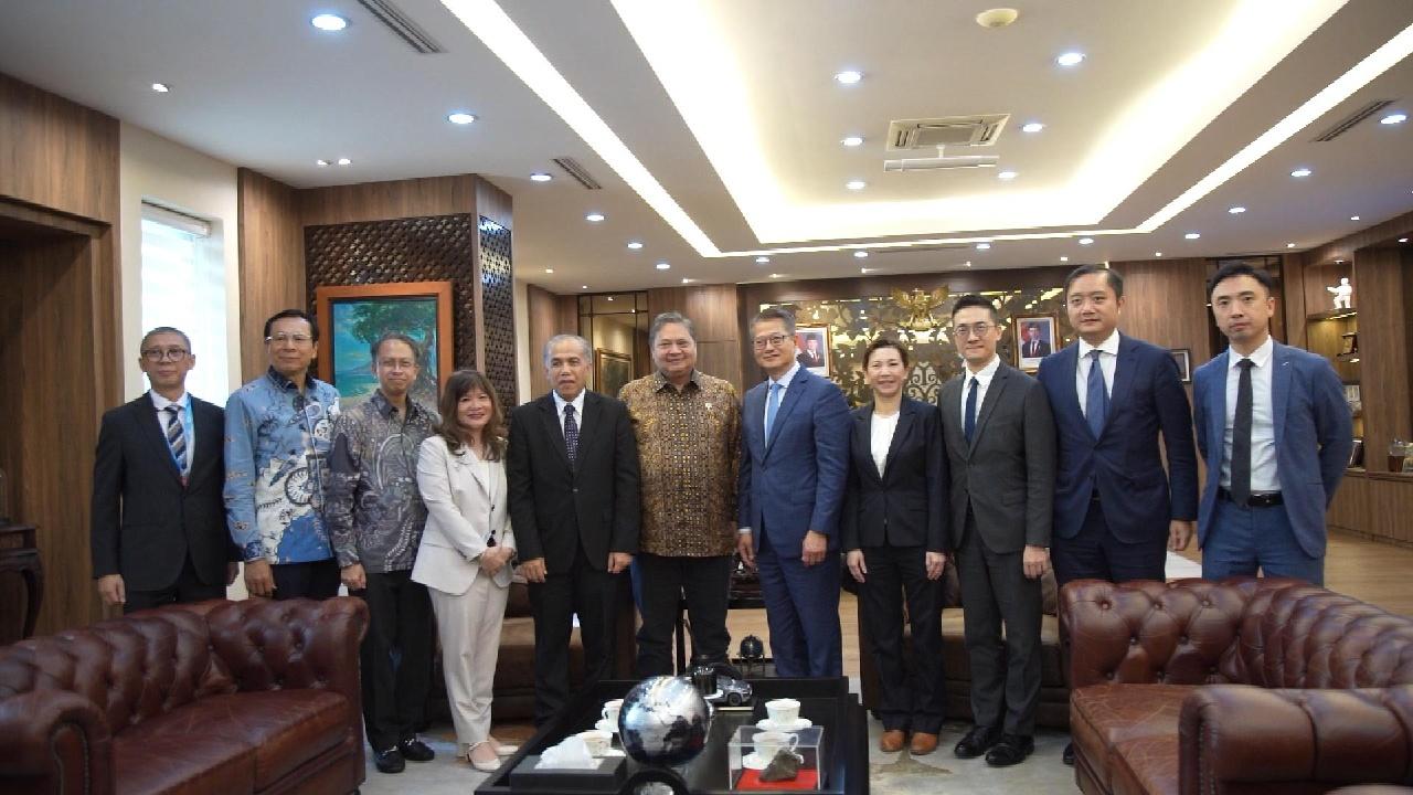 FS begins visit to Indonesia