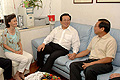 Zheng Qinghong visits the So family