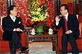 Premier Wen chats with Mr Tsang