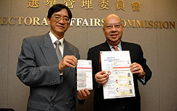 Justice Pang Kin-kee (right)