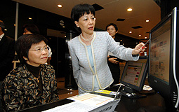 Rita Lau visits Consumer Council HQ