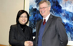 Linda Lai, James Moran