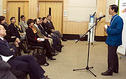 Lam Chiu-ying addreses the meeting participants