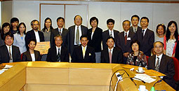 EK Yeoh at contract signing ceremony