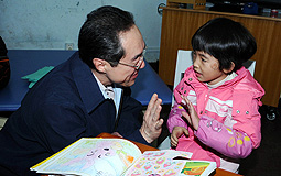 Chief Secretary Henry Tang