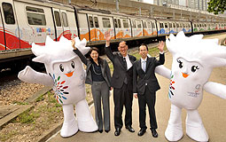 Tsang Tak-sing inspects MTR's EAG trains