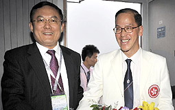 Lu Zai Mo greets Tsang Tak-sing