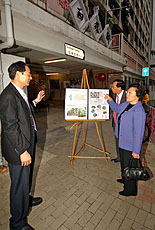 Eva Cheng tours Sai Wan Estate