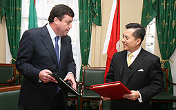 HK, Ireland sign offenders surrender pact