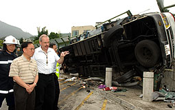 Donald Tsang inspects the accident site in Sai Kung