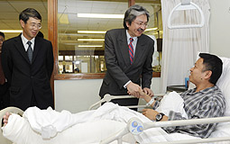 John Tsang visits injured Customs officer