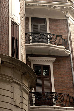 Kom Tong Hall - balcony and wooden louvre windows