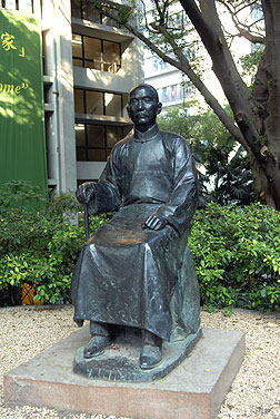 Dr Sun Yat-sen statue 