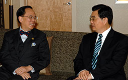 Chief Executive Donald Tsang meets with President Hu Jintao