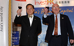 Donald Tsang, Mike Rowse propose toast