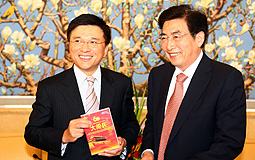 Prof KC Chan, Guo Jinlong