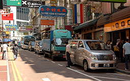 立法規定司機停車熄匙