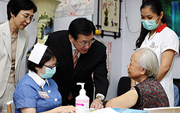 Dr York Chow 