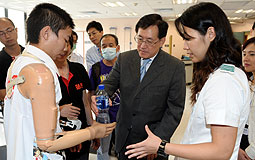 York Chow visits Sichuan victim