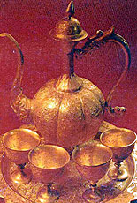 The stolen antique golden jug 